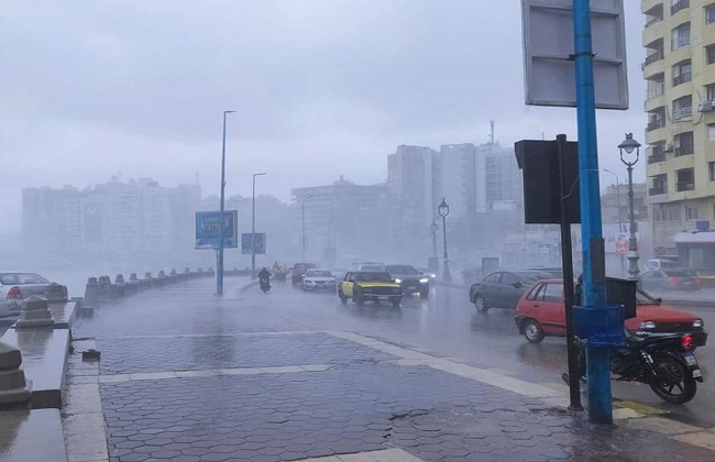 أمطارغزيرة تضرب الإسكندرية.. والمحافظ يناشد المواطنين عدم الخروج من المنازل