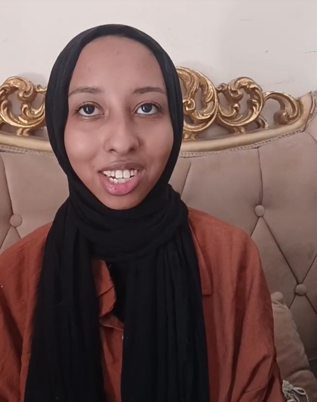 ندا صابر فؤاد بنت السويس الأولي علي الجمهورية للدبلومات الفندقية نظام خمس سنوات.