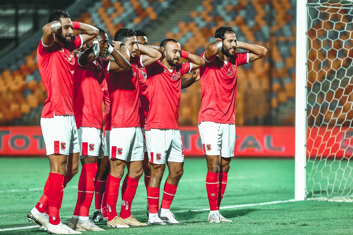 الأهلي يضرب الوداد بثلاثية مقابل هدف ويتأهل لنهائي دوري أبطال إفريقيا.