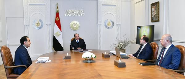 اجتمع السيد الرئيس عبد الفتاح السيسي، اليوم، مع الدكتور مصطفى مدبولي رئيس مجلس الوزراء والسيد أحمد كجوك وزير المالية.