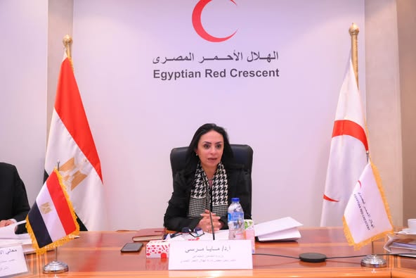 وزيرة التضامن الاجتماعي تترأس اجتماع مجلس إدارة الهلال الأحمر المصري .. وتكرم شابين  أنقذا 3 أطفال من حريق في فيصل بمحافظة الجيزة