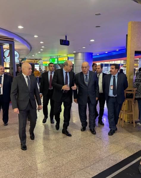فى أول أيام العام الجديد.. وزير الطيران المدني في جولة تفقدية لمطار القاهرة الدولي ويهنئ العاملين في مختلف مواقع العمل بالمطار. وافتتاح استراحة 