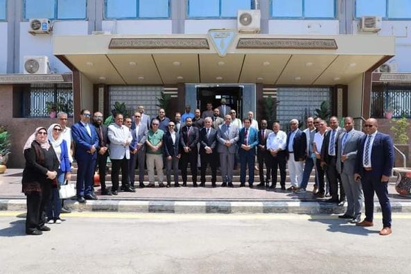 في زيارة رسمية للسروجى ووفد نقابة البترول والكيماويات بالاردن يتفقدان شركتى السويس و النصر للبترول 