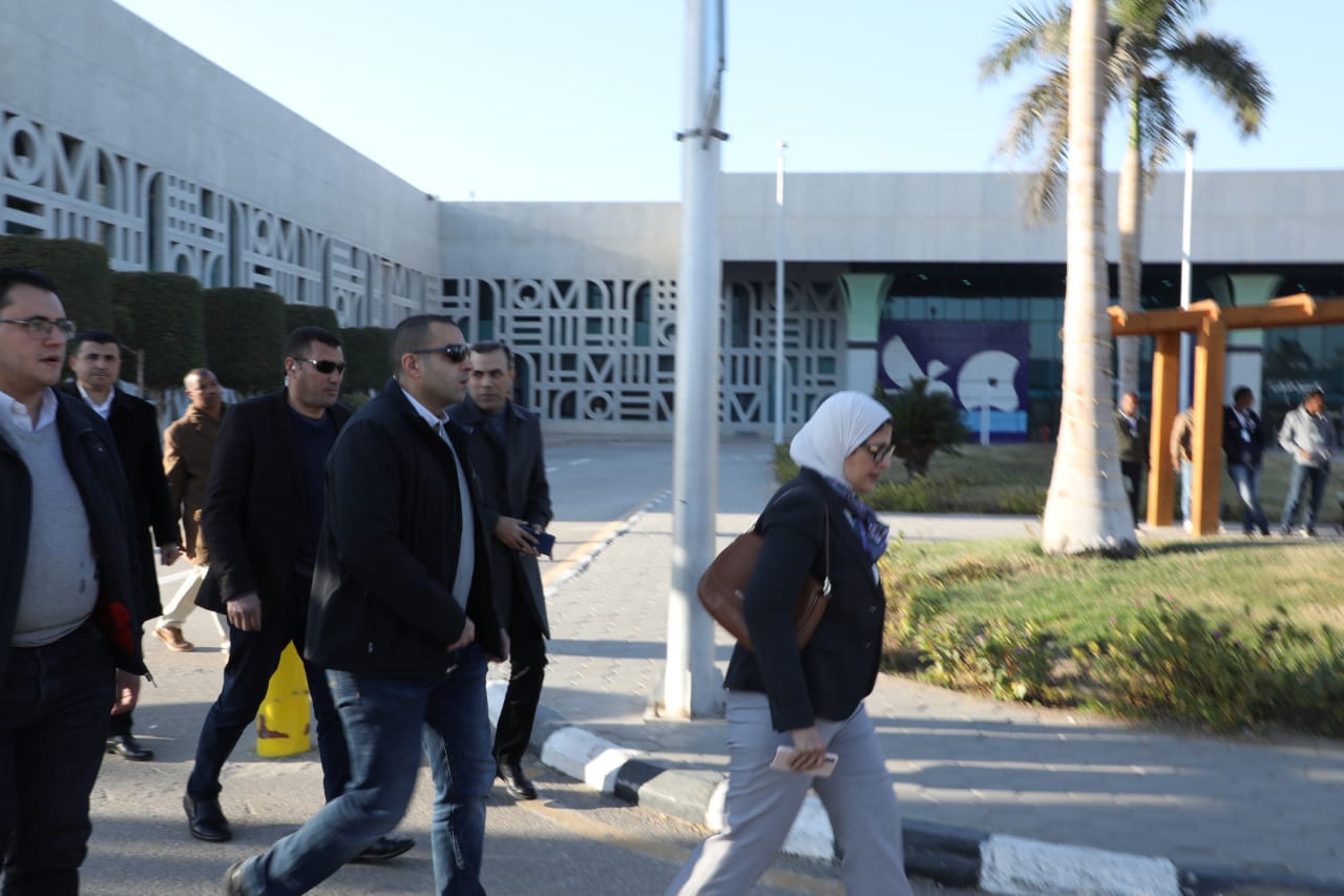 وزيرة الصحة تراجع الإجراءات بالحجر الصحي بمطار الأقصر الدولي