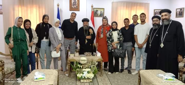 وفد من حملة بشبابها بمحافظة السويس بزيارة الانبا بموا اسقف كنائس السويس لتقديم التهنئة بعيد القيامة المجيد.