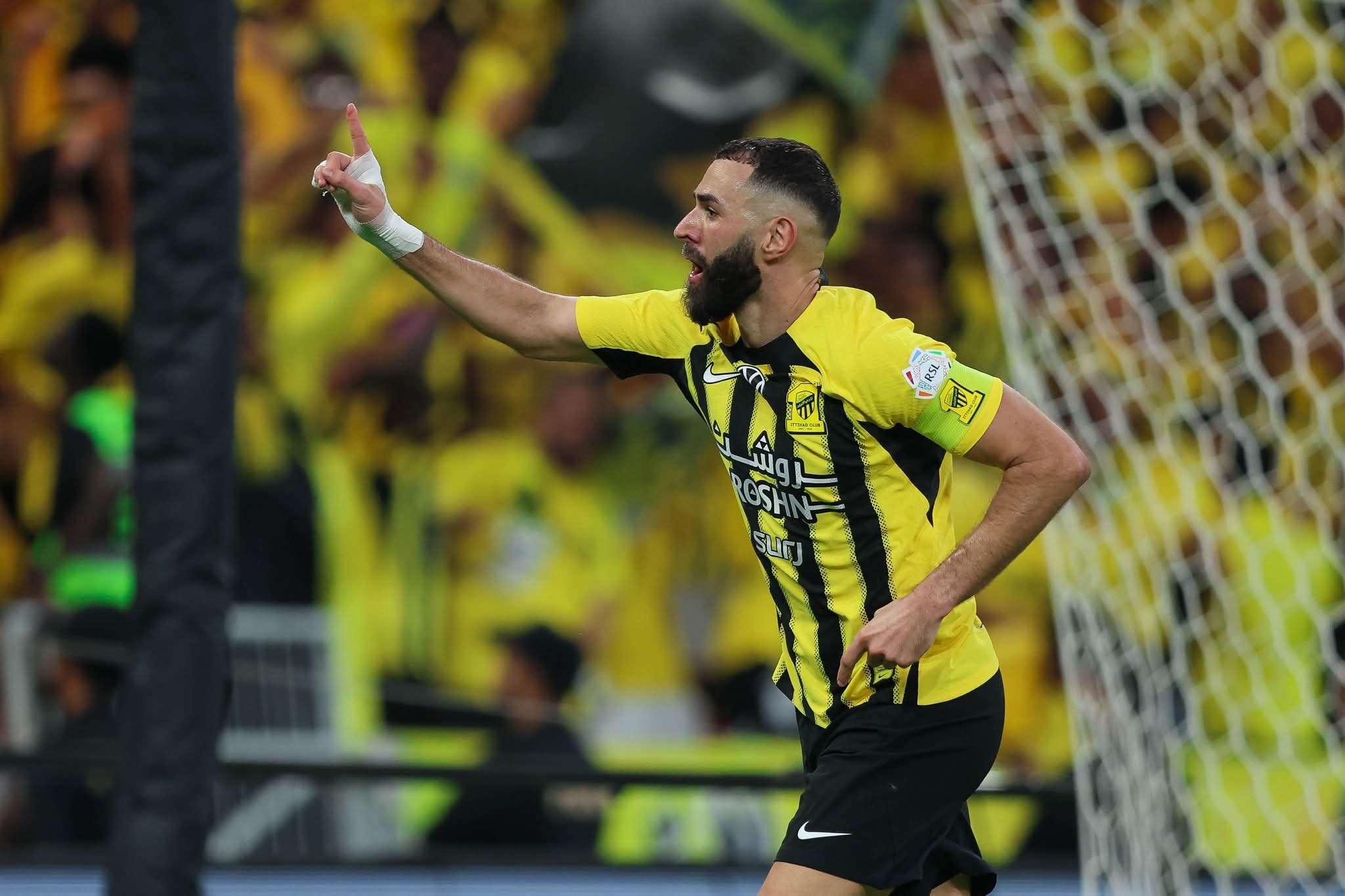 الاتحاد يفوز على النصر بثنائية مقابل هدف في الدوري السعودي.