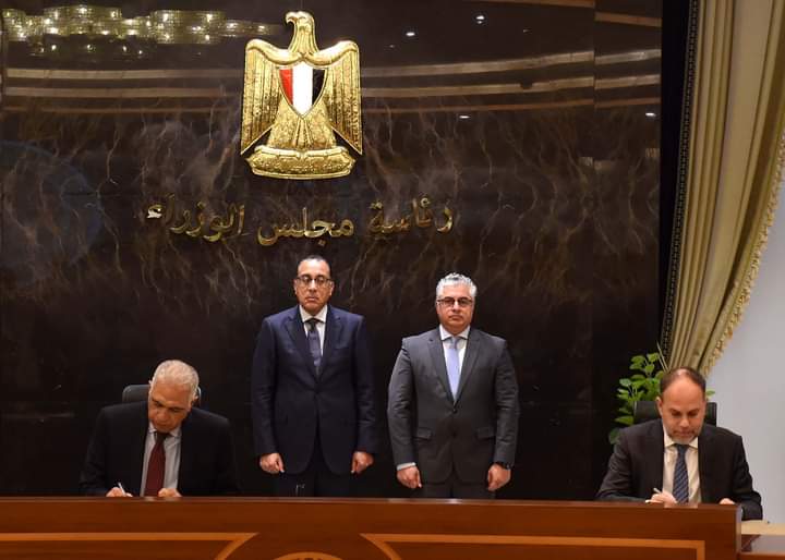 رئيس الوزراء يشهد توقيع عقد إنشاء مصنع إطارات باستثمارات مليار يورو بالمنطقة الاقتصادية لقناة السويس