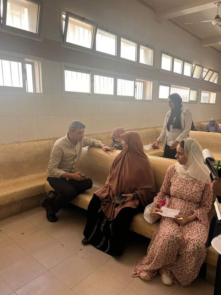 محافظ السويس يفاجىء مواقع العمل والمصالح الحكومية وبعض المشروعات المتوقفة عن الانتاج