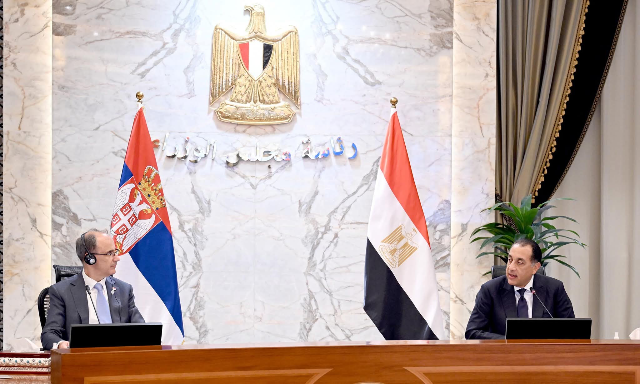 رئيسا وزراء مصر وصربيا يترأسان جلسة مباحثات موسعة لمناقشة عدد من الملفات ذات الاهتمام المشترك