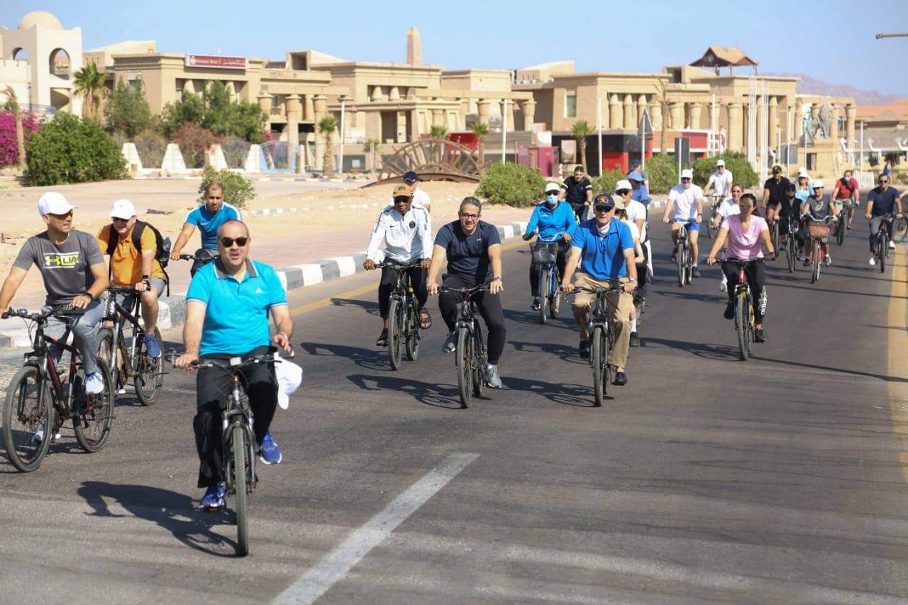 وزيرا السياحة و الطيران و30 سفيرا يشاركون في ماراثون الدراجات الهوائية بشرم الشيخ .صور
