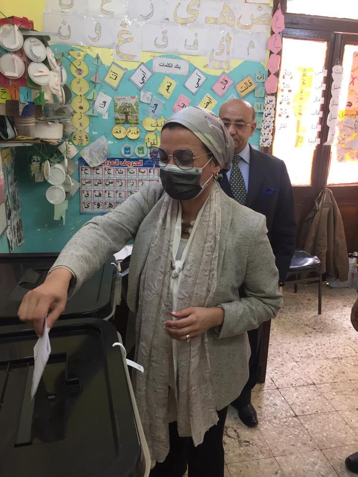 وزيرة البيئة تدلى بصوتها فى انتخابات النواب 2020 بمصر الجديدة وتناشد المواطنين بالمشاركة واختيار مرشحهم الذي يمثلهم .