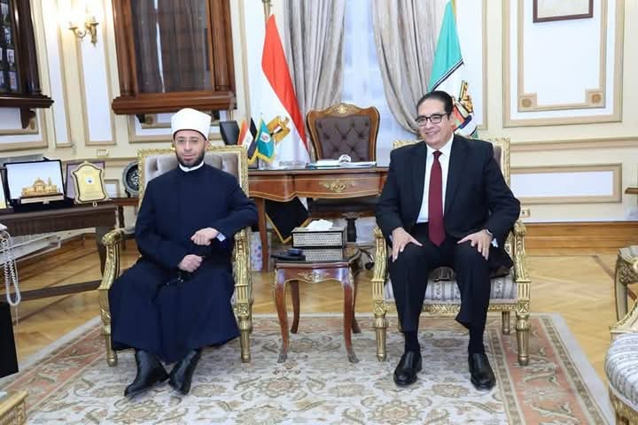 وزير الأوقاف ورئيس جامعة القاهرة في ختام الدورة الرابعة للأئمة والواعظات في اللغة العربية والإعلام والعلوم البينية