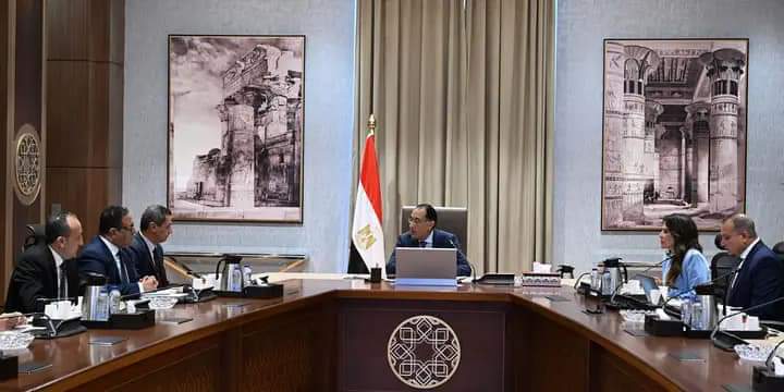 رئيس الوزراء يتابع موقف تنفيذ مشروع المبادرة الرئاسية لتطوير عواصم المحافظات بالسويس وطرح الوحدات السكنية به