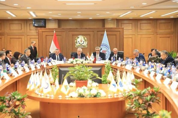 وزير التعليم العالي يترأس اجتماع المجلس الأعلى للجامعات بجامعة السويس