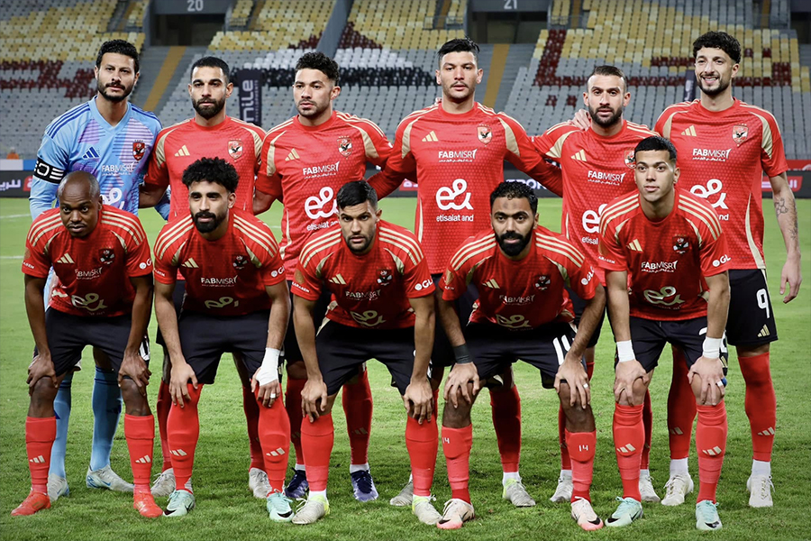 الأهلي يتوجه إلى جنوب أفريقيا لمواجهة صن داونز الثلاثاء بدلاً من الأربعاء بسبب أزمة الطائرة.