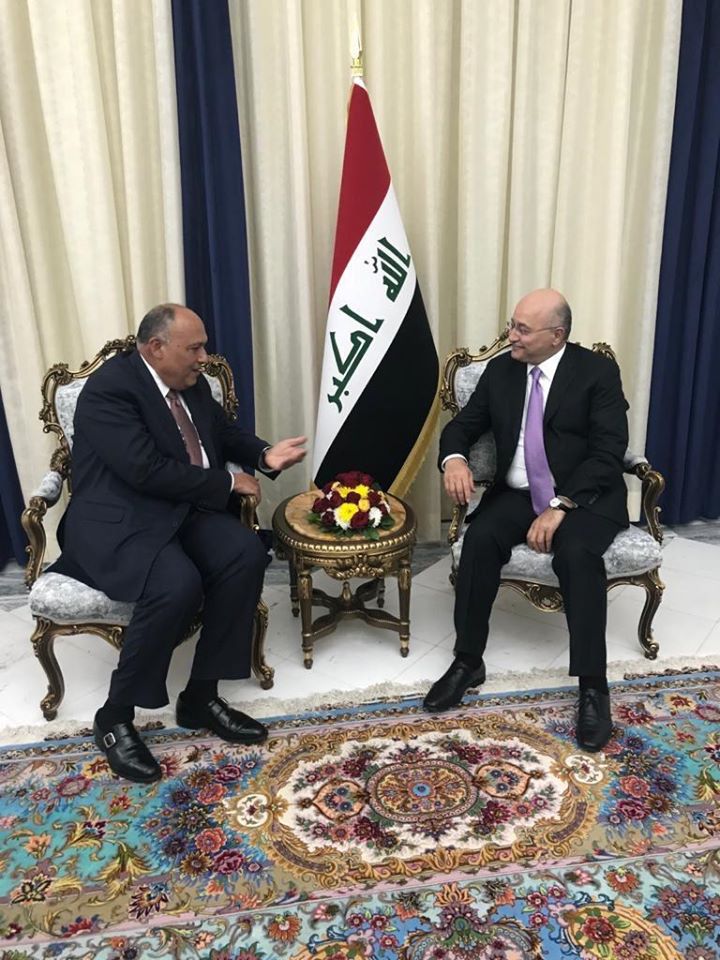 خلال المحطة الثانية من جولته العربية .. رئيس العراق يستقبل الوزير شكري في بغداد