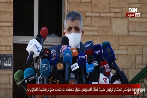 رئيس «قناة السويس»: 321 سفينة في وضع الانتظار منذ جنوح السفينة