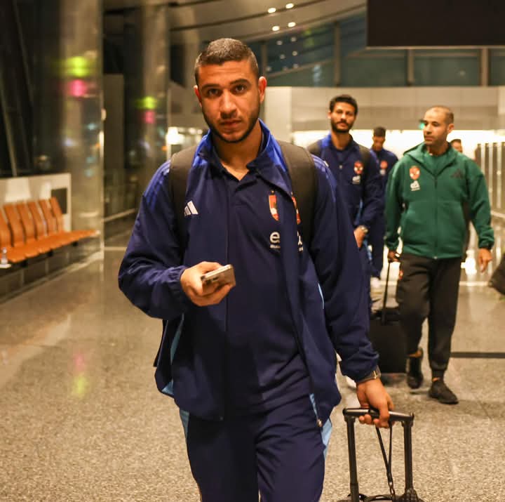 بعثة الأهلي تصل مطار حمد الدولي.