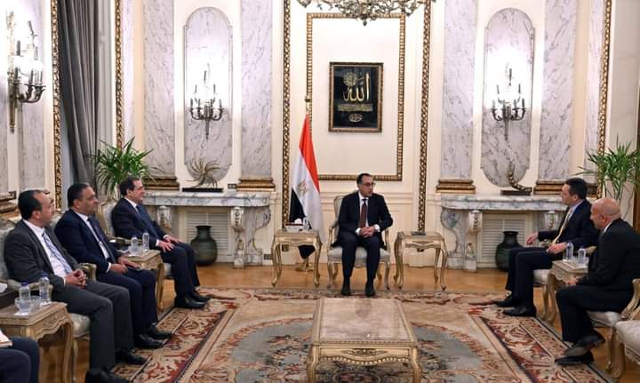 رئيس الوزراء يلتقي النائب الأول لشركة