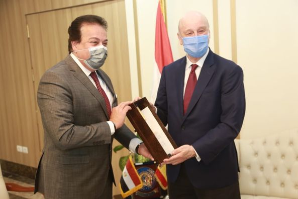 وزير التعليم العالي يستقبل السفير الإسباني بالقاهرة