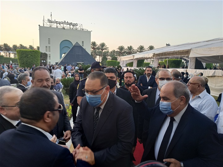 وصول وزير القوى العاملة لوداع رجل الأعمال محمد فريد خميس