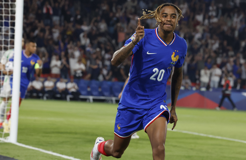 باركولا يسجل هدفا تاريخيا لمنتخب فرنسا في شباك إيطاليا.
