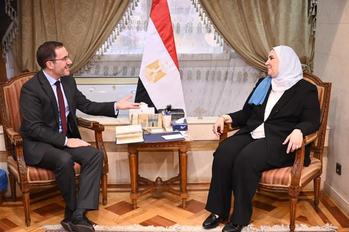 وزيرة التضامن الاجتماعي تلتقي مبعوث وزير الخارجية البريطاني للشؤون الإنسانية في الأراضي الفلسطينية المحتلة.