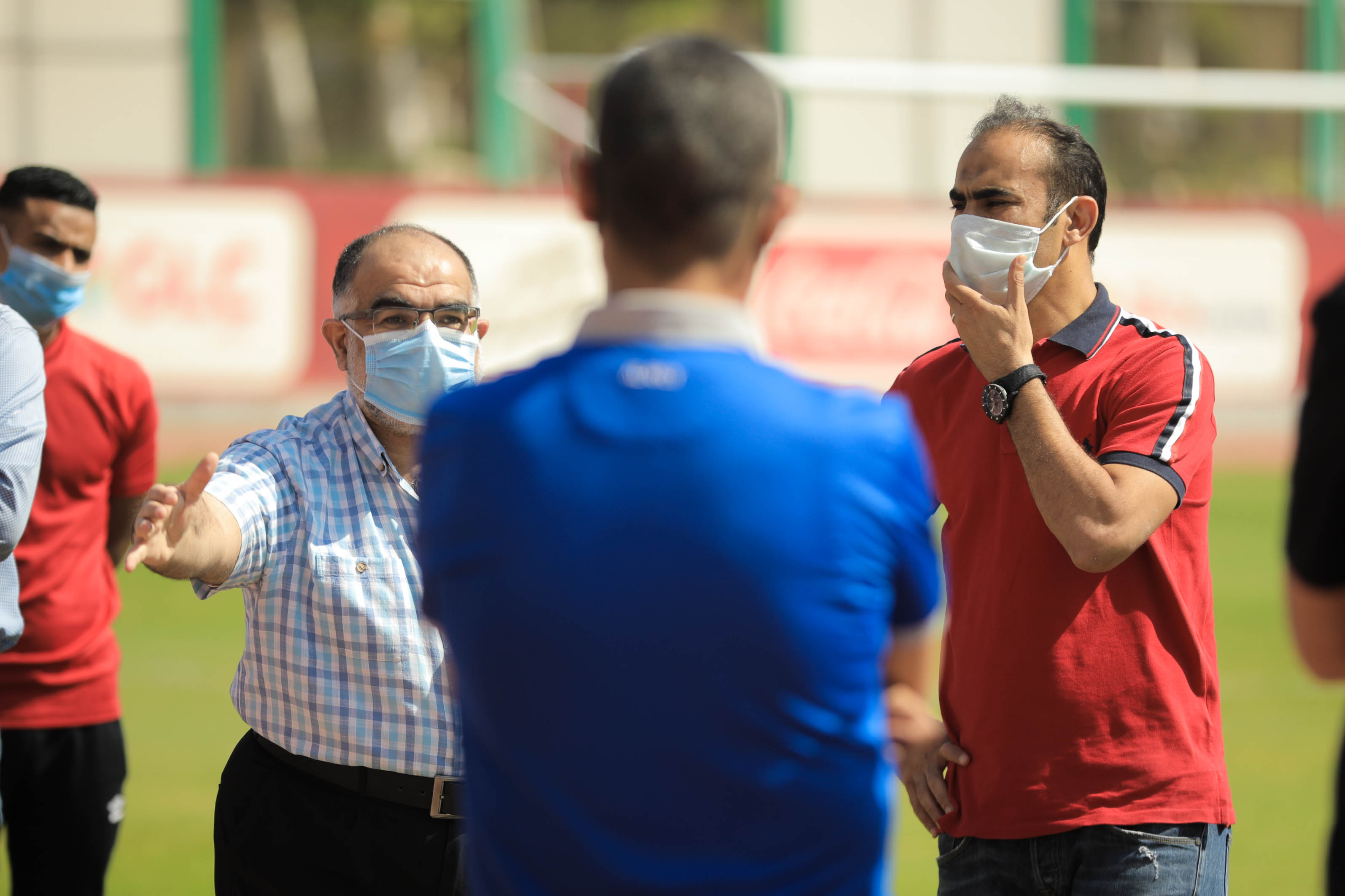 سيد عبد الحفيظ يشرح كيف أعطى جوميز درسًا في التحكيم خلال مباراة الأهلي والوداد.