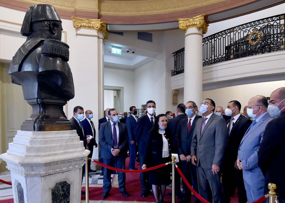رئيس الوزراء يتفقد أعمال تطوير مبنى متحف البريد المصري التاريخي بالعتبة