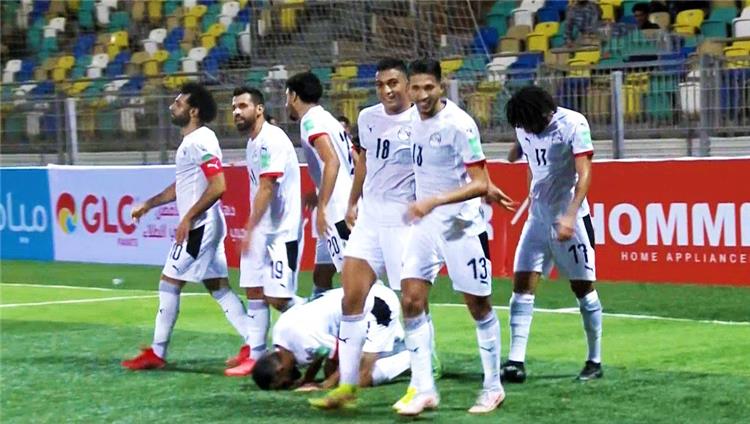 منتخب مصر يفوز على ليبيا بثلاثية نظيفة ويتصدر مجموعته المؤهلة لكأس العالم.