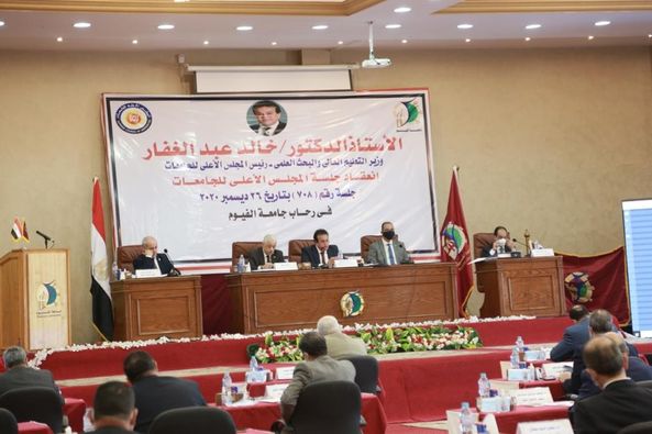 وزير التعليم العالي يؤكد على الالتزام بانتظام الدراسة وأعمال الامتحانات