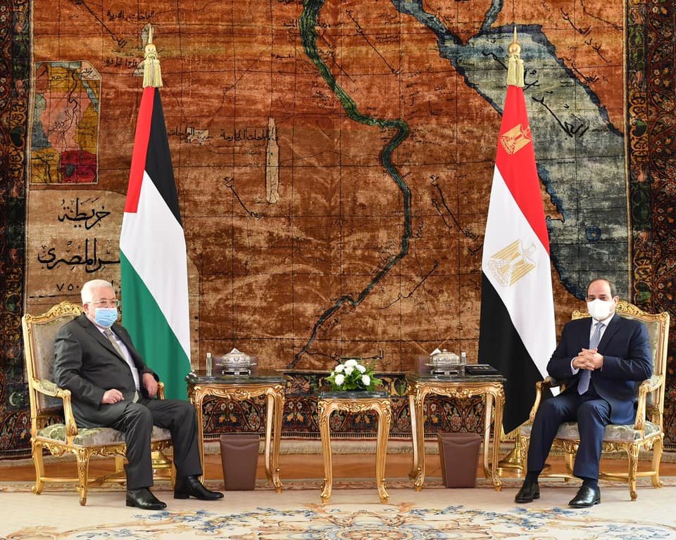 السيد الرئيس يبحث مع الرئيس الفلسطيني مستجدات القضية الفلسطينية وعملية السلام في الشرق الأوسط.