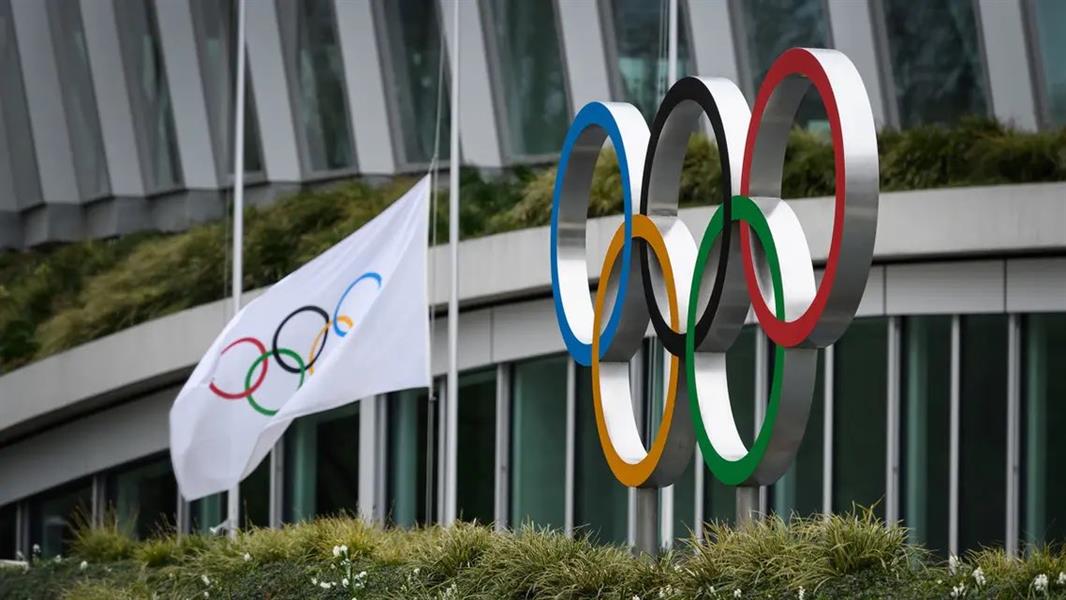 اللجنة الأولمبية الدولية تسحب الوسام الأولمبي من الرئيس الروسي بوتين.