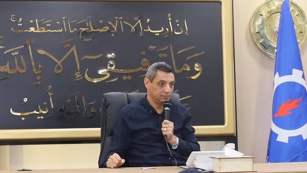 عقد اللواء أ.ح / طارق حامد الشاذلي، محافظ السويس الإجتماع الأسبوعي لرؤساء الأحياء ومديري المديريات والإدارات والمصالح الحكومية ، لمتابعة سير العمل وضمان تقديم الخدمات للمواطنين بكفاءة وفعالية ، بحضور الدكتور/ عبدالله رمضان نائب المحافظ و اللواء/ أحمد الاسكندراني السكرتير العام والأستاذ /عبد العال البدرى السكرتير العام المساعد .