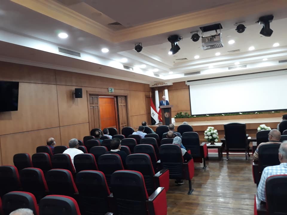 محافظ بورسعيد ومدير إدارة النوادي يفتتحان أعمال تطوير نادي القوات المسلحة بالجميل .