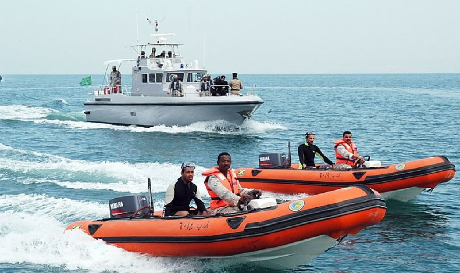 القنصلية العامة بجدة تتابع تتطورات حادث غرق قارب صيد على متنه ستة صيادين مصريين