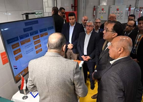 خلال جولته بالمنطقة الاقتصادية لقناة السويس: رئيس الوزراء يزور مصنع سيراج 