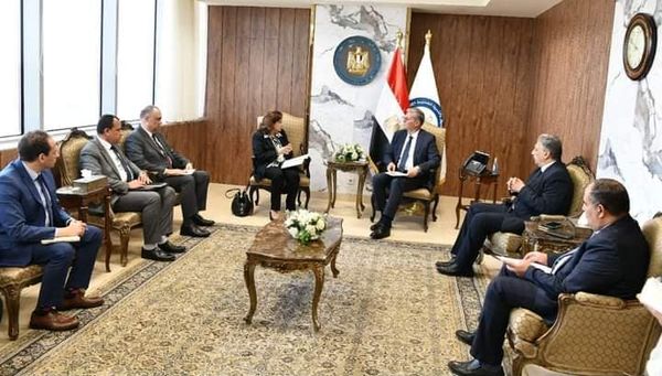 وزير البترول والثروة المعدنية يوقع اتفاقيتين مع الشركات العالمية لضخ 340 مليون دولار  استثمارات لزيادة الإنتاج بالبحر المتوسط وخليج السويس