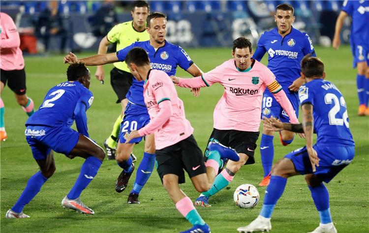 برشلونه يفشل بأسعاد جماهيره ويرفض