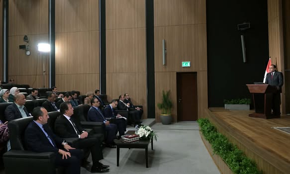 خلال المؤتمر الصحفي الأسبوعي: رئيس الوزراء: نعمل على أن نحقق خلال العامين المقبلين أكبر قدر من الطاقة الجديدة والمتجددة حتى نقلل من استهلاك الوقود الأحفوري