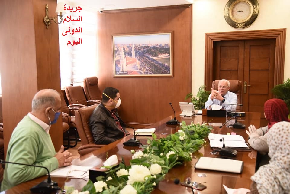 محافظ بورسعيد يعقد اجتماعا لمتابعة المشروعات الجارى العمل تنفيذها .