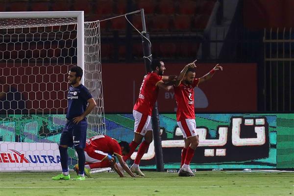 الأهلى يكتسح أنبى بثنائية نظيفة ويصارع الزمالك علي بطولة الدوري.