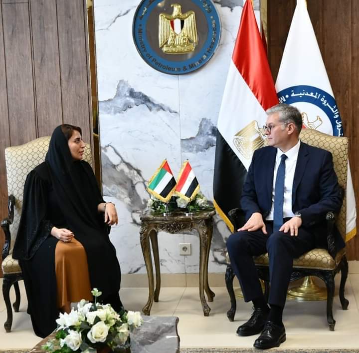 استقبل المهندس كريم بدوى وزير البترول والثروة المعدنية السيدة مريم الكعبى سفيرة الإمارات العربية المتحدة بالقاهرة حيث تم بحث سبل تعزيز التعاون بين البلدين خاصة فى مجالات البترول والغاز والثروة المعدنية