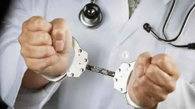 حبس طبيب بتهمة النصب على زميله في 33 مليون جنيه