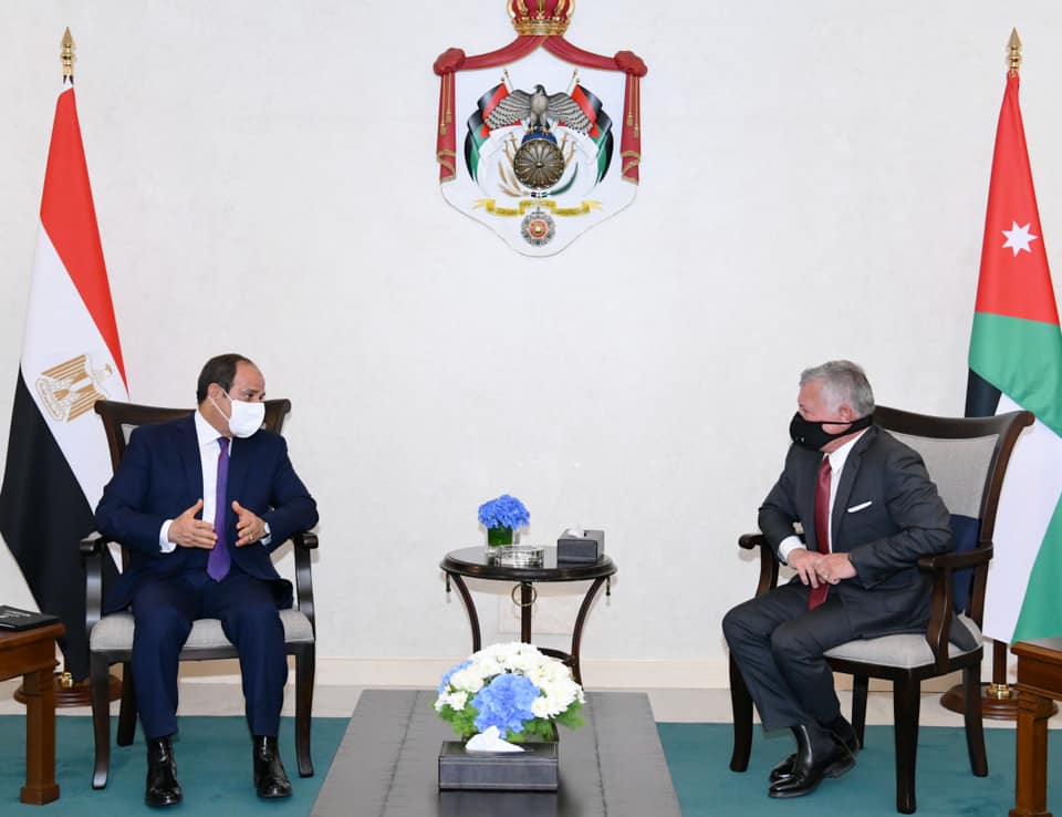 التقى السيد الرئيس عبد الفتاح السيسي صباح اليوم، في العاصمة الأردنية عمان، مع جلالة الملك عبدالله الثاني بن الحسين، عاهل الأردن. 