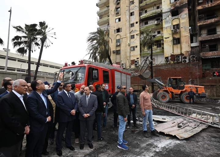 رئيس الوزراء يتفقد موقع حريق العمرانية مدبولي: سنتحمل تكلفة إعادة الوضع كما كان قبل الحريق فالأهالي لا ذنب لهم
