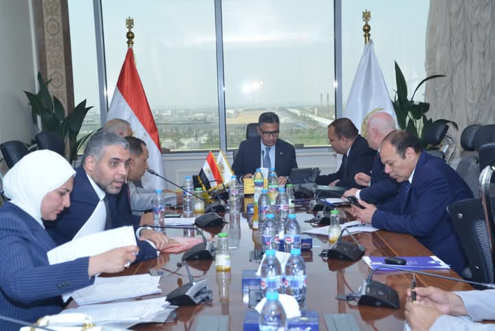 يلتقي الدكتور شريف فاروق وزير التموين والتجارة الداخلية بعدد من السادة أعضاء مجلسي النواب والشيوخ