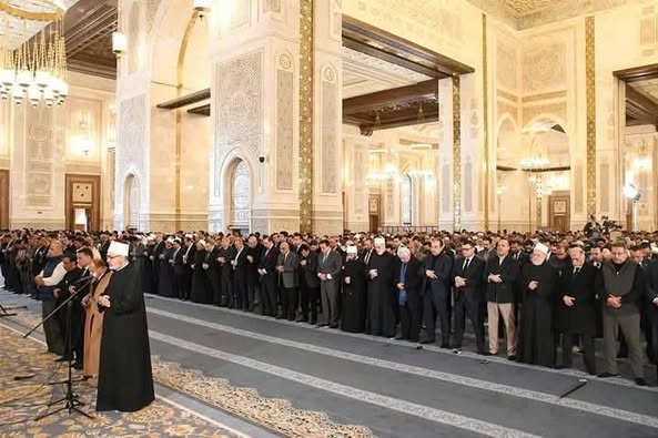 وزير الأوقاف وكبار رجال الدولة يشهدون أول جمعة بمسجد مصر الكبير تحت إشراف الوزارة .. ومفتي الجمهورية خطيبًا للجمعة وزير الأوقاف يقدم الشكر للسيد الرئيس، ويعلن عن برنامج عمل مكثف لتعزيز رسالة المسجد الدعوية والعلمية
