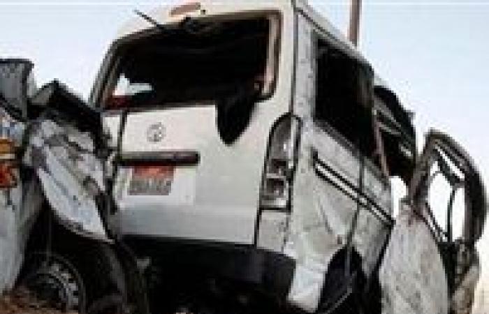 حادث تصادم ميكروباص وأتوبيس أمام شركة بتروكيماويات بطريق السخنة بالسويس