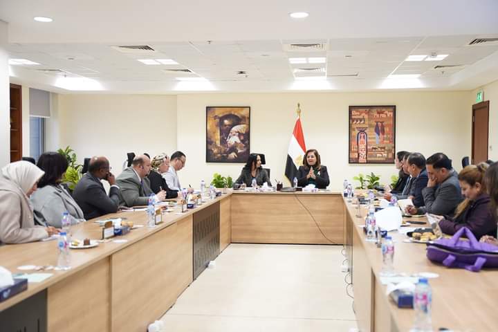 وزيرة التخطيط والتنمية الاقتصادية تتابع الموقف التنفيذي لمشروع تنمية الأسرة
